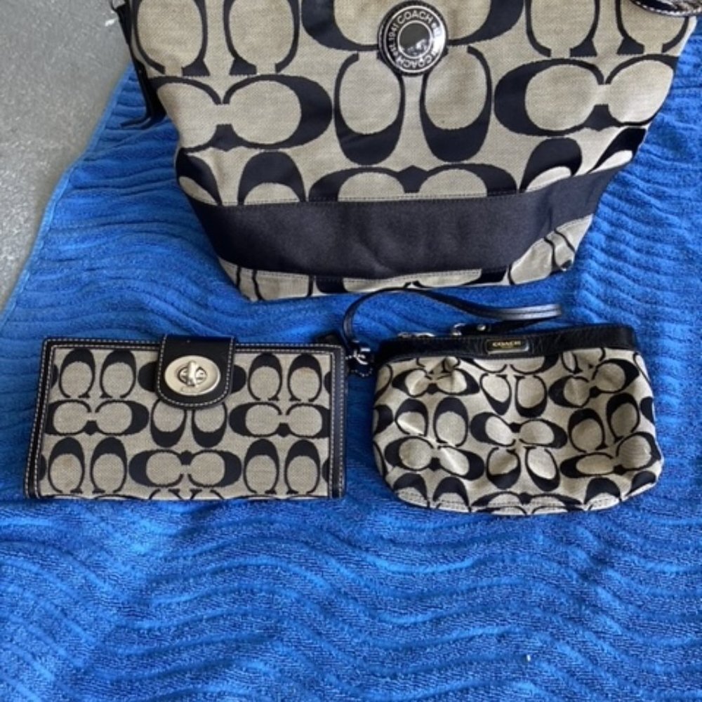 Coach purse, with matching wallet and matching makeup bag.